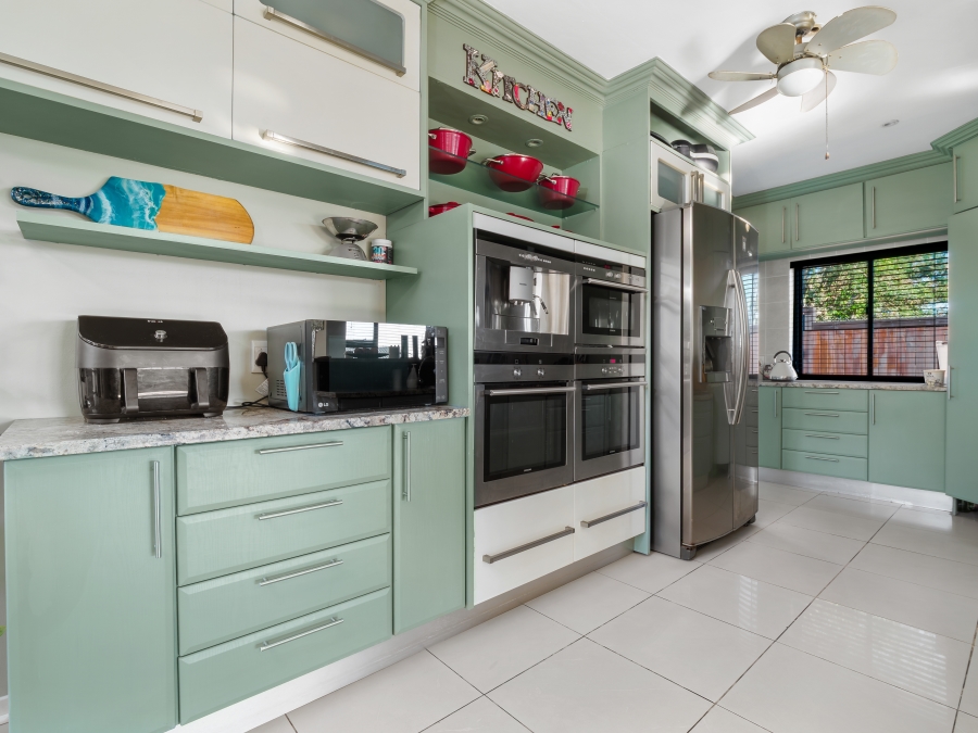 4 Bedroom Property for Sale in Zeegezicht Western Cape